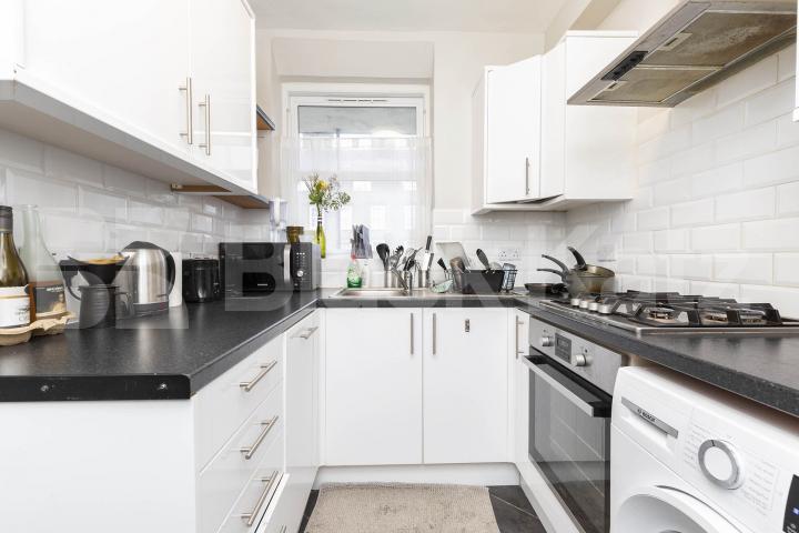 Recently refurbished three double bed flat mins to Tube & Regents Park Arlington Road , Camden